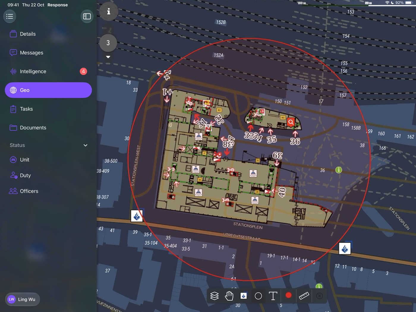 Field command on iPad: the attack plan of the building on the map, with an effect circle around the incident and the drawing tools to mark it up