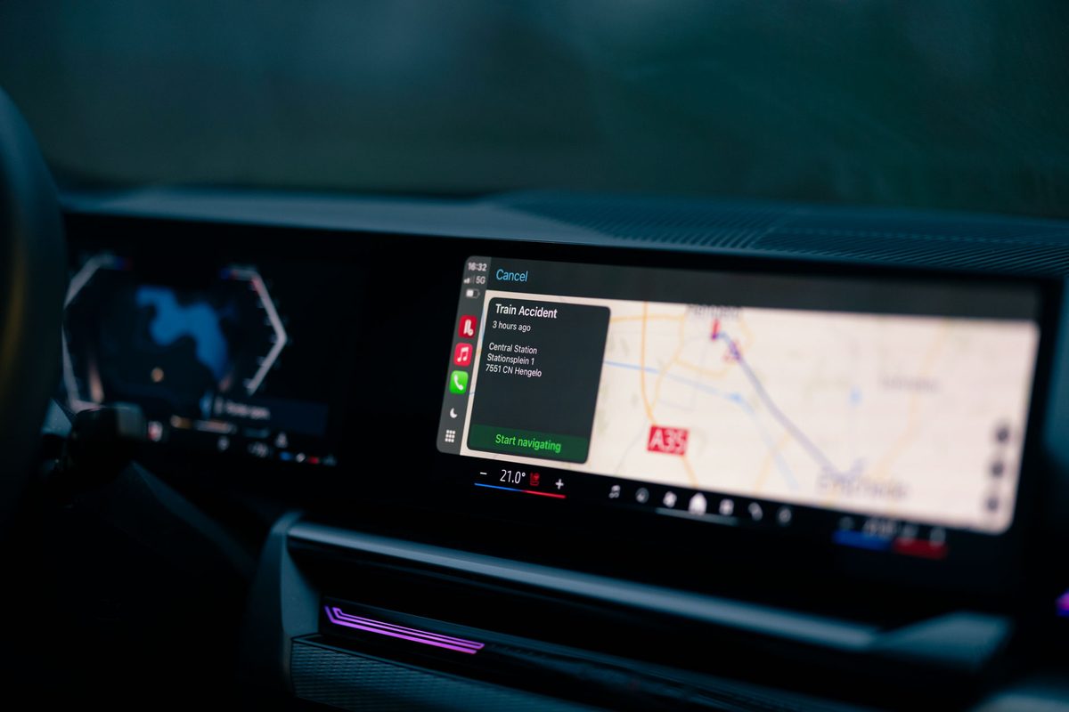 LIVENAV incident navigation displayed through CarPlay in a vehicle
